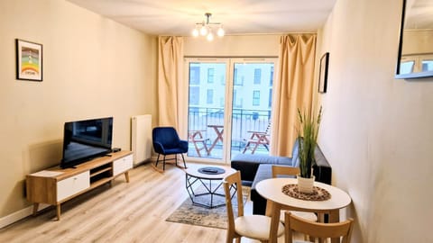 TV and multimedia, Living room, Seating area, Evening entertainment