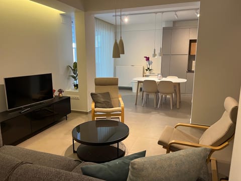 Communal lounge/ TV room, TV and multimedia, Living room, Seating area