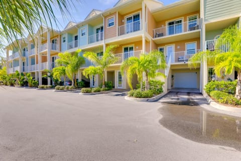 1 Mi to Beach Coastal-Zen Ruskin Retreat! House in Ruskin