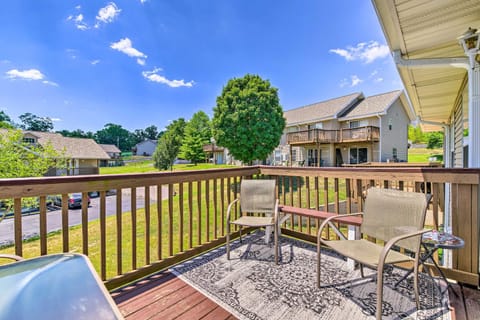 Cozy and Convenient Branson Condo with Balcony! Apartment in Branson