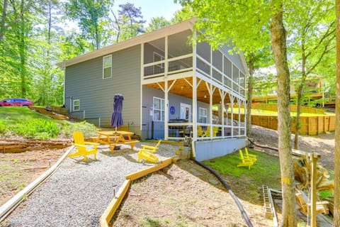 Lakefront Eatonton Getaway with Dock and Grill! House in Lake Sinclair