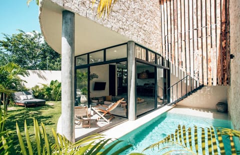 Property building, Patio, Garden, Balcony/Terrace, Garden view, Pool view, Swimming pool, Swimming pool