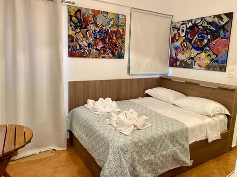 Bed, Bedroom, towels