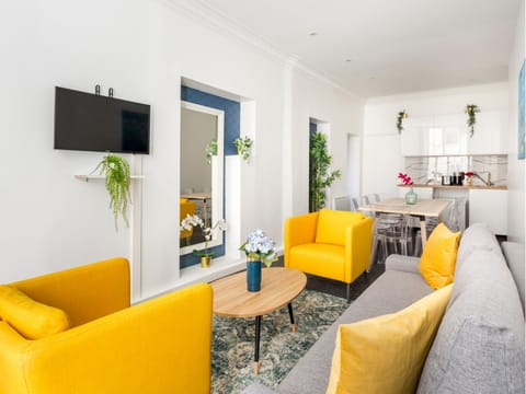 TV and multimedia, Kitchen or kitchenette, Living room, Dining area