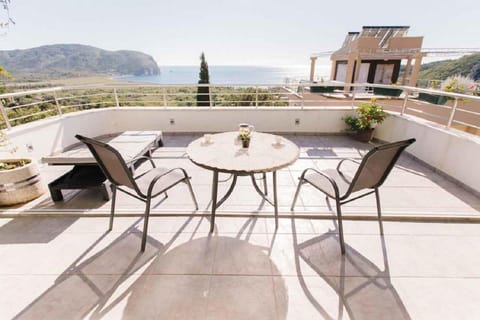 Balcony/Terrace, Mountain view, Sea view