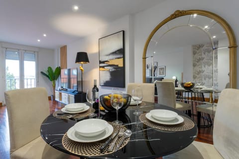Living room, Seating area, Dining area, Food