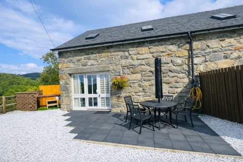 Property building, Patio, Day, Natural landscape, Dining area