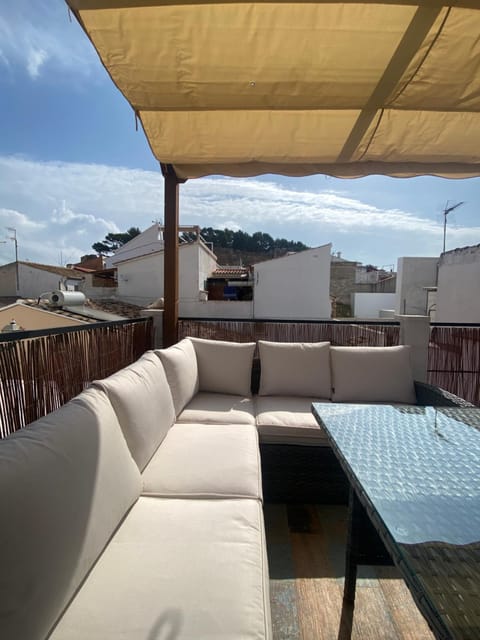 Balcony/Terrace, Living room, Lounge or bar, Seating area, Dining area, Mountain view