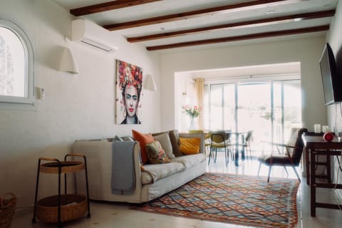 TV and multimedia, Living room, air conditioner