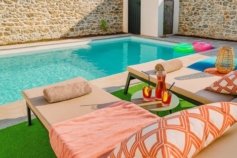 Swimming pool, Breakfast
