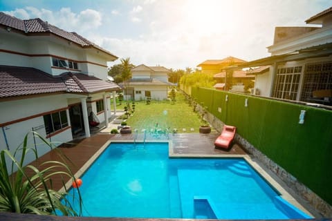 Swimming pool, Swimming pool