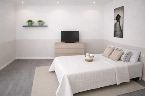 Habitaciones Parque Retiro y Movistar Arena Vacation rental in Madrid