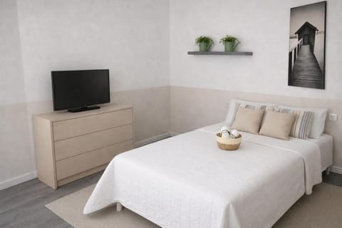 Habitaciones Parque Retiro y Movistar Arena Vacation rental in Madrid