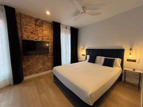 Bed, TV and multimedia