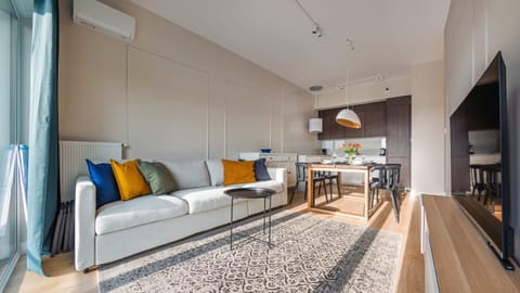 TV and multimedia, Kitchen or kitchenette, Living room, Seating area, Dining area