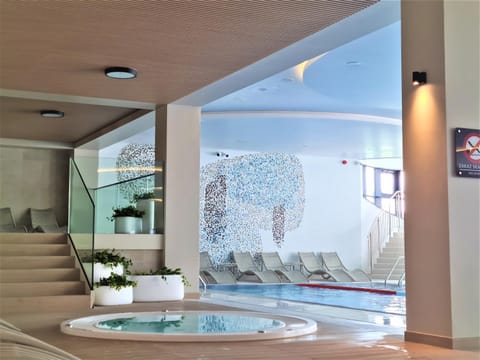 Hot Tub, Pool view, Swimming pool