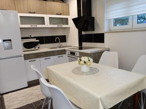 Kitchen or kitchenette, Dining area, oven, stove, toaster