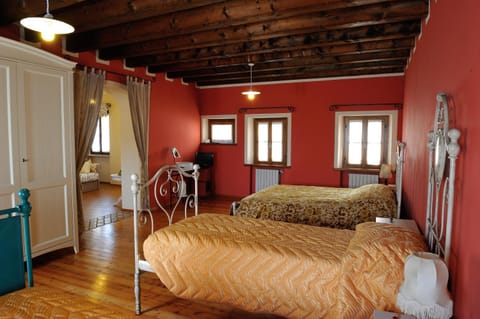 TV and multimedia, Living room, Decorative detail, Bedroom