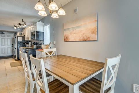 Ocean-View Penthouse Condo in North Myrtle Beach! Apartment in Crescent Beach