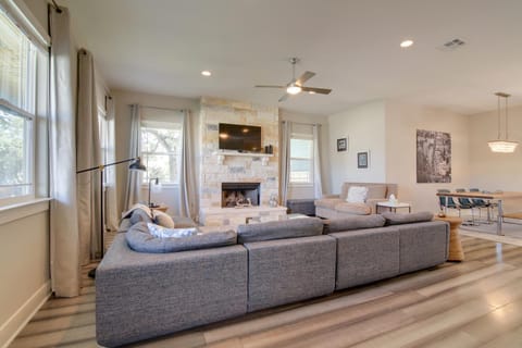 Modern Lago Vista Home with Pool and Lake Access! House in Point Venture