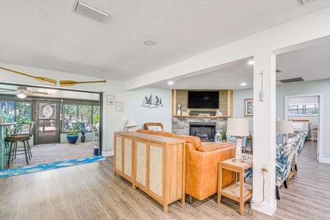 Canal-Front Outdoor Oasis Home in Crystal Water House in Crystal River