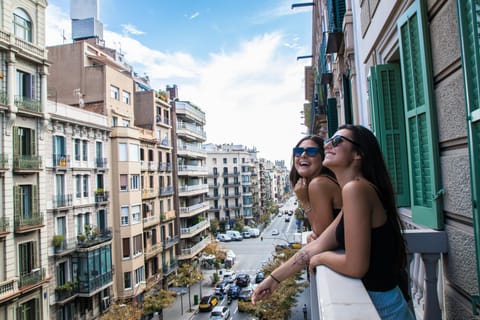 People, Neighbourhood, Balcony/Terrace, Decorative detail, Street view, group of guests