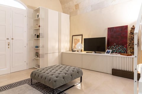 TV and multimedia, Living room, Evening entertainment