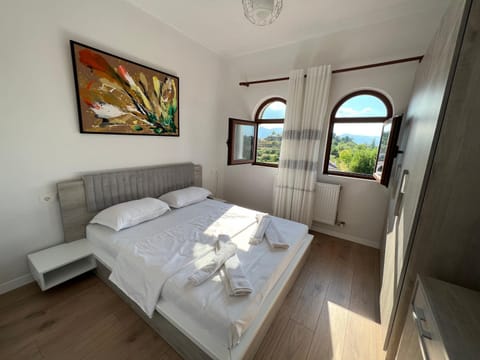 Bed, Photo of the whole room, Bedroom, towels