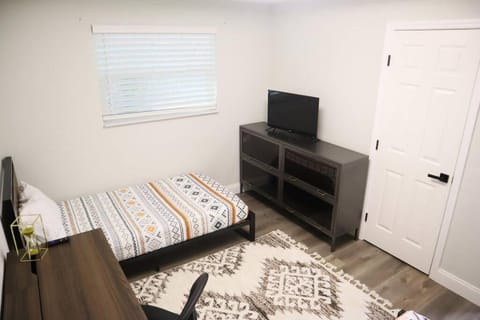 Heart of Ormond Beach - Self check-in - Beach House in Daytona Beach