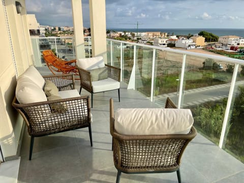 Balcony/Terrace, Sea view, Street view