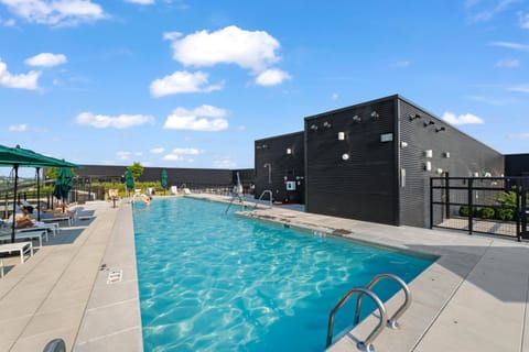 Swimming pool, sunbed
