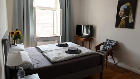 Bed, Photo of the whole room, Bedroom