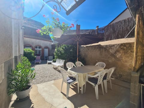 Maison confortable près des Châteaux de la Loire et Zoo de Beauval avec cour et parking privé - FR-1-591-367 House in Centre-Val de Loire