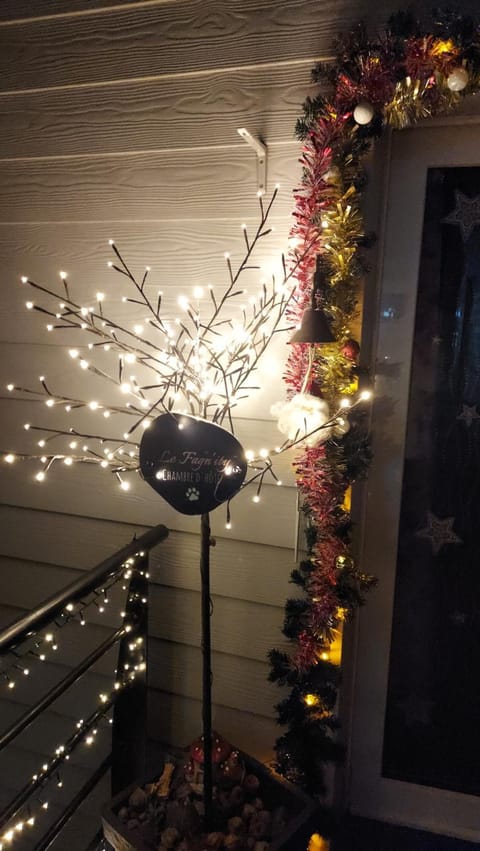 Facade/entrance, Night