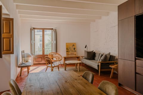 Property building, TV and multimedia, Living room, Seating area