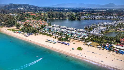 Property building, Nearby landmark, Day, Neighbourhood, Natural landscape, Bird's eye view, Beach, Sea view, Location