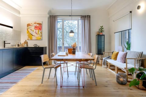 Seating area, Dining area, kitchen