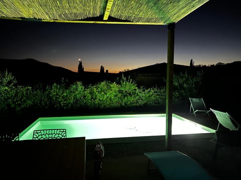 Balcony/Terrace, Mountain view, Pool view, Swimming pool, Sunset