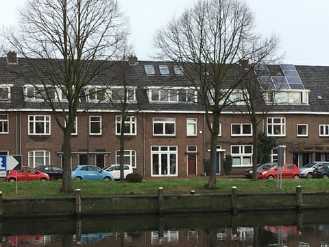 Property building, Neighbourhood
