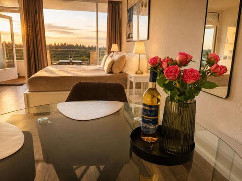 Bed, Dining area