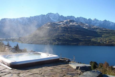 Day, Natural landscape, Hot Tub, Lake view, Mountain view
