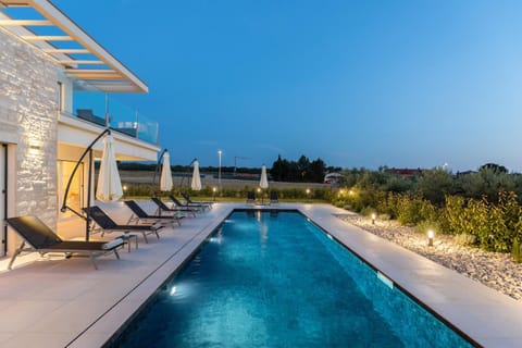 Pool view, Swimming pool, sunbed
