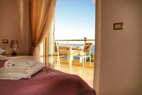 Bed, View (from property/room), Balcony/Terrace, Photo of the whole room, Bedroom, Sea view