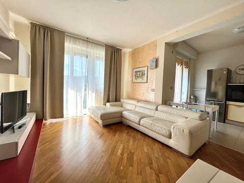 TV and multimedia, Living room, Seating area, Evening entertainment