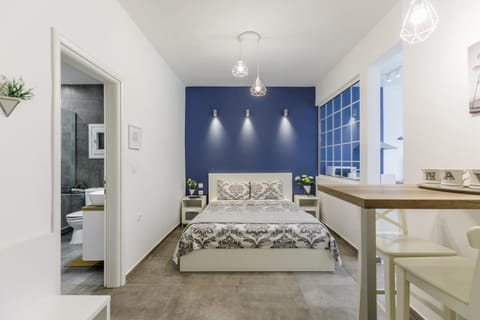Kitchen or kitchenette, Bedroom