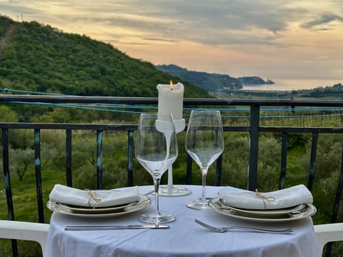 View (from property/room), Balcony/Terrace, Dining area, Sea view