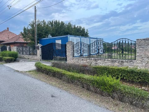 Property building, Neighbourhood, Garden view