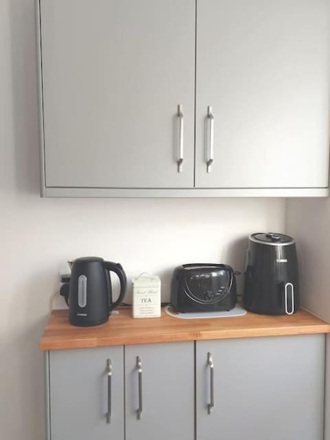 Coffee/tea facilities, toaster