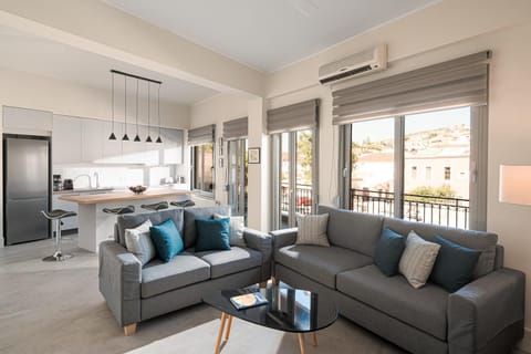 Living room, Lounge or bar, Seating area, Dining area