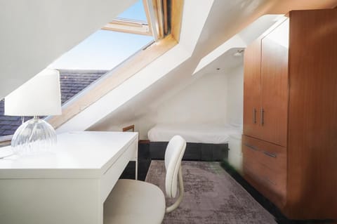 Bed, Seating area, Bedroom, wardrobe